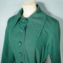 Load image into Gallery viewer, 60s 70s &quot;CRESTA&quot; DEEP GREEN MACHINTOSH / BELTED TRENCH COAT - M