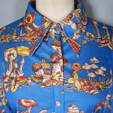 Load image into Gallery viewer, AMAZING 70s BRIGHT BLUE AUTUMN MUSHROOM NOVELTY PRINT SHIRT - S