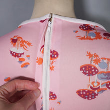 Load image into Gallery viewer, 60s 70s PASTEL PINK MUSHROOM / TOADSTOOL NOVELTY PRINT SHIFT DRESS - M