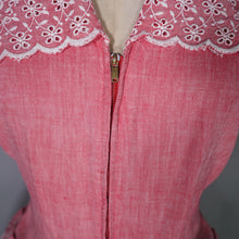 Load image into Gallery viewer, 40s PINK ZIP FRONT TEA DRESS WITH BRODERIE ANGLAISE COLLAR AND POCKET - S