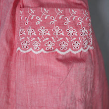 Load image into Gallery viewer, 40s PINK ZIP FRONT TEA DRESS WITH BRODERIE ANGLAISE COLLAR AND POCKET - S