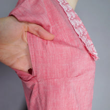 Load image into Gallery viewer, 40s PINK ZIP FRONT TEA DRESS WITH BRODERIE ANGLAISE COLLAR AND POCKET - S