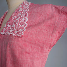 Load image into Gallery viewer, 40s PINK ZIP FRONT TEA DRESS WITH BRODERIE ANGLAISE COLLAR AND POCKET - S
