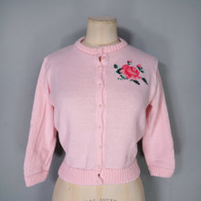 Load image into Gallery viewer, 50s STYLE HANDKNIT BALLET PINK ROSE INTARSIAN CROPPED CARDIGAN - XS-S