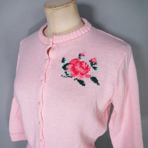 50s STYLE HANDKNIT BALLET PINK ROSE INTARSIAN CROPPED CARDIGAN - XS-S