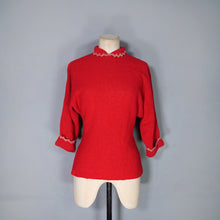Load image into Gallery viewer, 40s &quot;LASS OF SCOTLAND&quot; HANDLOOMED RED BOUCLE WOOL KNIT JUMPER TOP - S