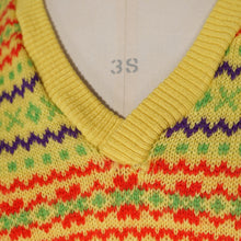 Load image into Gallery viewer, 70s FINE KNIT YELLOW FAIRISLE TANK TOP / JUMPER IN COLOURFUL PATTERN - S