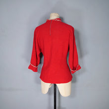 Load image into Gallery viewer, 40s &quot;LASS OF SCOTLAND&quot; HANDLOOMED RED BOUCLE WOOL KNIT JUMPER TOP - S