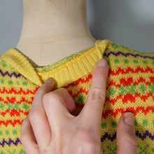 Load image into Gallery viewer, 70s FINE KNIT YELLOW FAIRISLE TANK TOP / JUMPER IN COLOURFUL PATTERN - S