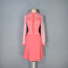 Load image into Gallery viewer, 70s JERSEY MASTERS CORAL AND PINK FINE KNIT DRESS WITH RUFFLES - M-L