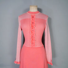 Load image into Gallery viewer, 70s JERSEY MASTERS CORAL AND PINK FINE KNIT DRESS WITH RUFFLES - M-L