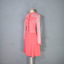 Load image into Gallery viewer, 70s JERSEY MASTERS CORAL AND PINK FINE KNIT DRESS WITH RUFFLES - M-L