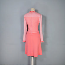 Load image into Gallery viewer, 70s JERSEY MASTERS CORAL AND PINK FINE KNIT DRESS WITH RUFFLES - M-L