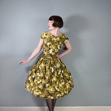 Load image into Gallery viewer, 50s GREEN AND YELLOW ROSE FLORAL PRINT COTTON DRESS - M
