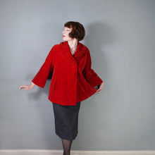 Load image into Gallery viewer, 50s HEAVY DEEP RED VELVET SWING COAT / OPERA JACKET - M