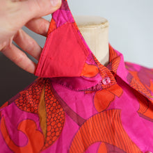 Load image into Gallery viewer, 60s 70s PSYCHEDELIC FLORAL PRINT BRIGHT ORANGE AND PINK SHIRT / BLOUSE - XS-S