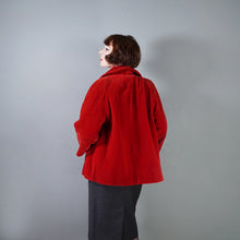 Load image into Gallery viewer, 50s HEAVY DEEP RED VELVET SWING COAT / OPERA JACKET - M