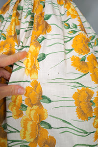 50s STEMMED YELLOW CARNATIONS FLORAL COTTON DAY DRESS - S