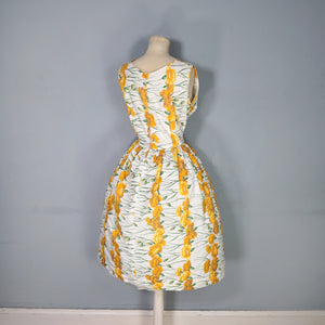 50s STEMMED YELLOW CARNATIONS FLORAL COTTON DAY DRESS - S