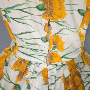 50s STEMMED YELLOW CARNATIONS FLORAL COTTON DAY DRESS - S