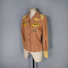 Load image into Gallery viewer, 40s SMARTEE TOGS OF TEXAS WESTERN COWBOY HAT AND GUNS SHIRT - XS-S