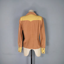 Load image into Gallery viewer, 40s SMARTEE TOGS OF TEXAS WESTERN COWBOY HAT AND GUNS SHIRT - XS-S