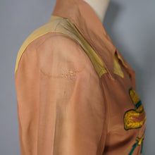 Load image into Gallery viewer, 40s SMARTEE TOGS OF TEXAS WESTERN COWBOY HAT AND GUNS SHIRT - XS-S