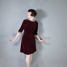 Load image into Gallery viewer, 60s DARK PLUMMY VELVET GOTHIC SHIFT DRESS WITH LACE TRIMS - S-M