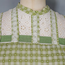 Load image into Gallery viewer, 50s GREEN AND WHITE COTTON AND LACE FULL SKIRTED DRESS WITH GROSGRAIN RIBBONS - S