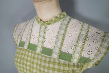 Load image into Gallery viewer, 50s GREEN AND WHITE COTTON AND LACE FULL SKIRTED DRESS WITH GROSGRAIN RIBBONS - S