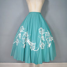 Load image into Gallery viewer, 50s LIGHT GREEN WINE LEAF AND GRAPE EMBROIDERY FULL SKIRT - S-M