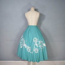 Load image into Gallery viewer, 50s LIGHT GREEN WINE LEAF AND GRAPE EMBROIDERY FULL SKIRT - S-M