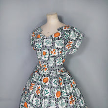 Load image into Gallery viewer, 50s GREEN AND ORANGE BERRY AND FRUIT PRINT COTTON DAY DRESS - S-M