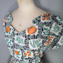 Load image into Gallery viewer, 50s GREEN AND ORANGE BERRY AND FRUIT PRINT COTTON DAY DRESS - S-M