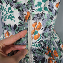 Load image into Gallery viewer, 50s GREEN AND ORANGE BERRY AND FRUIT PRINT COTTON DAY DRESS - S-M