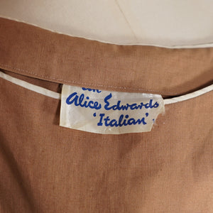 50s ALICE EDWARDS WARM BROWN FULL SKIRTED DRESS WITH LEOPARD / CAT APPLIQUE - S