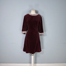 Load image into Gallery viewer, 60s DARK PLUMMY VELVET GOTHIC SHIFT DRESS WITH LACE TRIMS - S-M