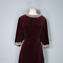 Load image into Gallery viewer, 60s DARK PLUMMY VELVET GOTHIC SHIFT DRESS WITH LACE TRIMS - S-M