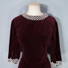Load image into Gallery viewer, 60s DARK PLUMMY VELVET GOTHIC SHIFT DRESS WITH LACE TRIMS - S-M
