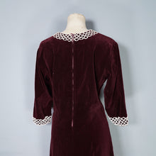 Load image into Gallery viewer, 60s DARK PLUMMY VELVET GOTHIC SHIFT DRESS WITH LACE TRIMS - S-M
