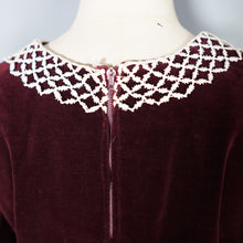 Load image into Gallery viewer, 60s DARK PLUMMY VELVET GOTHIC SHIFT DRESS WITH LACE TRIMS - S-M