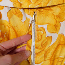 Load image into Gallery viewer, 50s FLORAL GARLAND AND BUTTERFLY PRINT FULL SKIRTED COTTON DRESS BY BEAUMART - M
