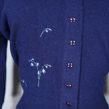 Load image into Gallery viewer, 50s / 60s NAVY BLUE PRINGLE SCOTTISH HAND INLAID INTARSIA BLUEBELL CARDIGAN - S