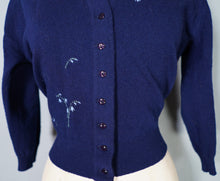 Load image into Gallery viewer, 50s / 60s NAVY BLUE PRINGLE SCOTTISH HAND INLAID INTARSIA BLUEBELL CARDIGAN - S