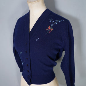 50s / 60s NAVY BLUE PRINGLE SCOTTISH HAND INLAID INTARSIA BLUEBELL CARDIGAN - S
