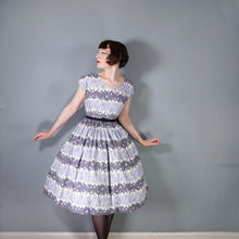 Load image into Gallery viewer, 50s EASTEX GREY FLORAL DAISY PRINT COTTON FULL SKIRT DRESS - XS-S