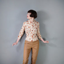 Load image into Gallery viewer, 40s 50s HANDMADE WHIMSICAL BUTTON NOVELTY PRINT FITTED SHIRT - S