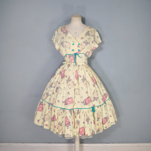 50s 60s YELLOW NOVELTY SUITCASE PRINT TRAVEL THEME DRESS - S