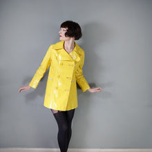 Load image into Gallery viewer, 60s DANNIMAC BOLD FUTURISTIC YELLOW PATENT RAIN COAT - M
