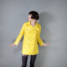 Load image into Gallery viewer, 60s DANNIMAC BOLD FUTURISTIC YELLOW PATENT RAIN COAT - M